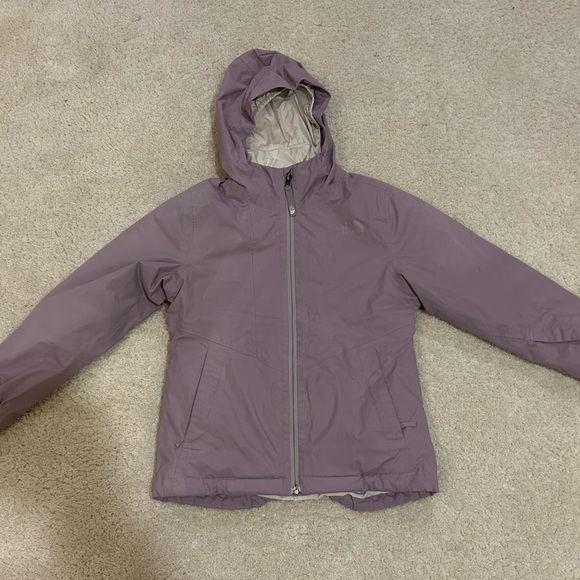 The North Face Girl’s 3-in-1 Jacket in Lavender with Cream Liner - Size M(10/12)